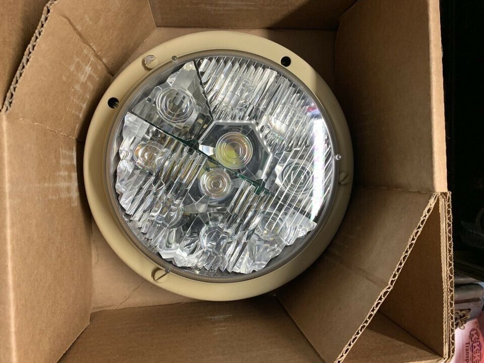 M998 HMMWV HUMVEE 4080300 0548642 LED HEADLIGHT 24 VOLT 07777 6220-01-627-7546