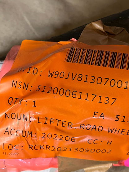 ROAD WHEEL LIFTER 7010355 5120001617137 5120-00-611-7137