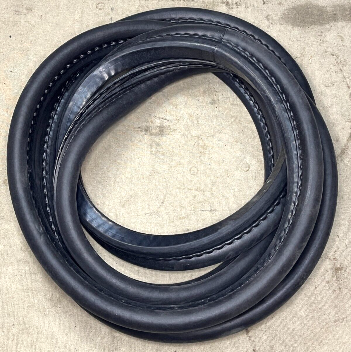 MRAP-M-ATV 6440391-01M1 NONMETALLIC SPECIAL SHAPED TRIM SEAL 5330-01-585-7713