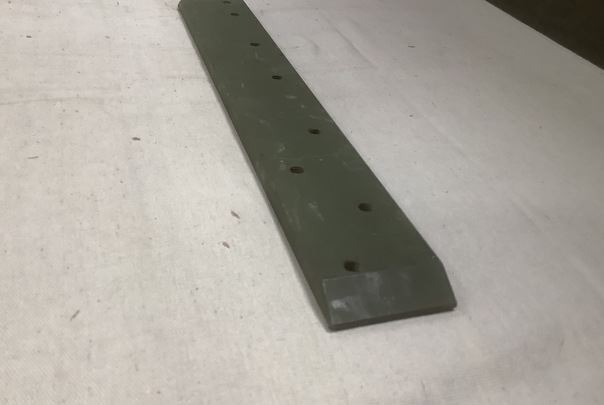 M1165 RETAINER, UNDERBODY (KICKLINER) {LH} AM GENERAL 6430679-01M1	12536824