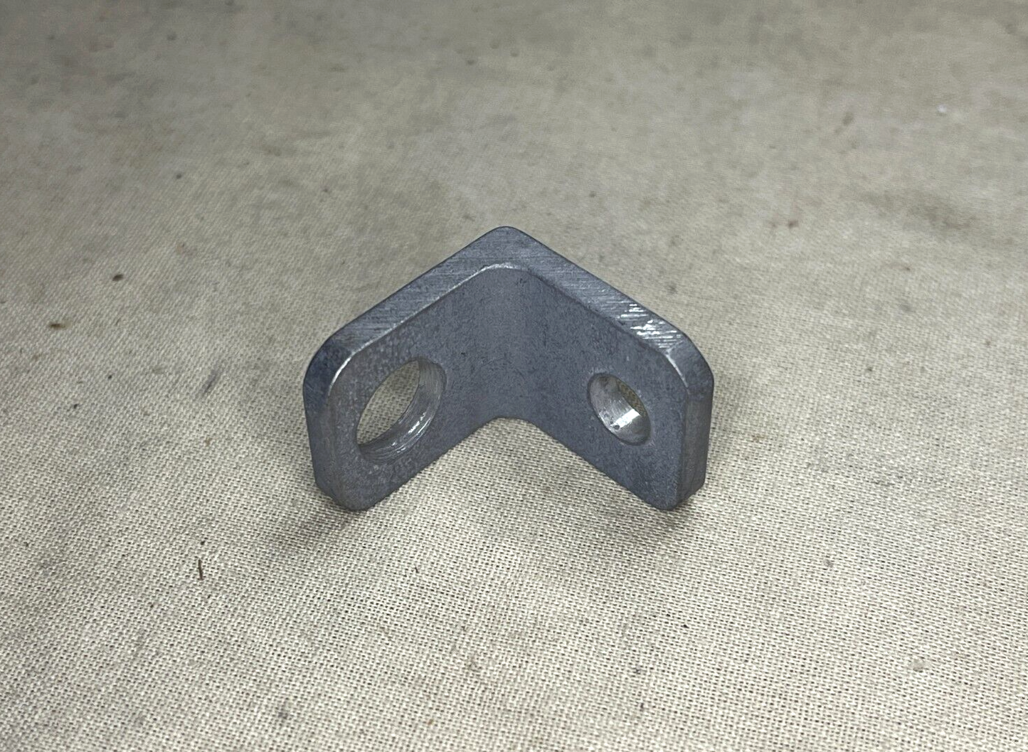 BRACKET ANGLE HEAVY DUTY 1330-1602-10 5340-01-668-9718 NOS