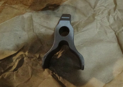 MILITARY RTCH CUMMINS 4022914 FUEL INJECTOR HOLDER CLAMP NSN 2910-01-514-5527