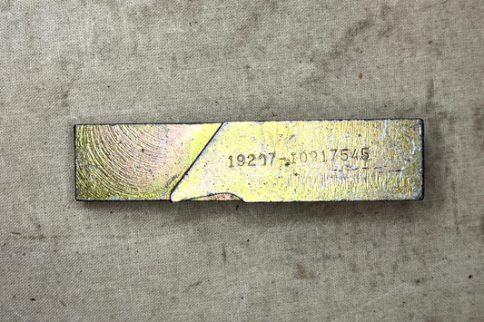 AIRCRAFT HORNET F/A-18 3575803 PLATE SPACER, PAWL 10917545 5365-01-125-1713 NOS