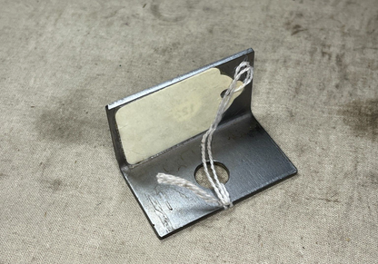 MILITARY M939 TRUCK SERIES 12256040 ONE HOLE ANGLE BRACKET 5340-01-090-7627 NOS
