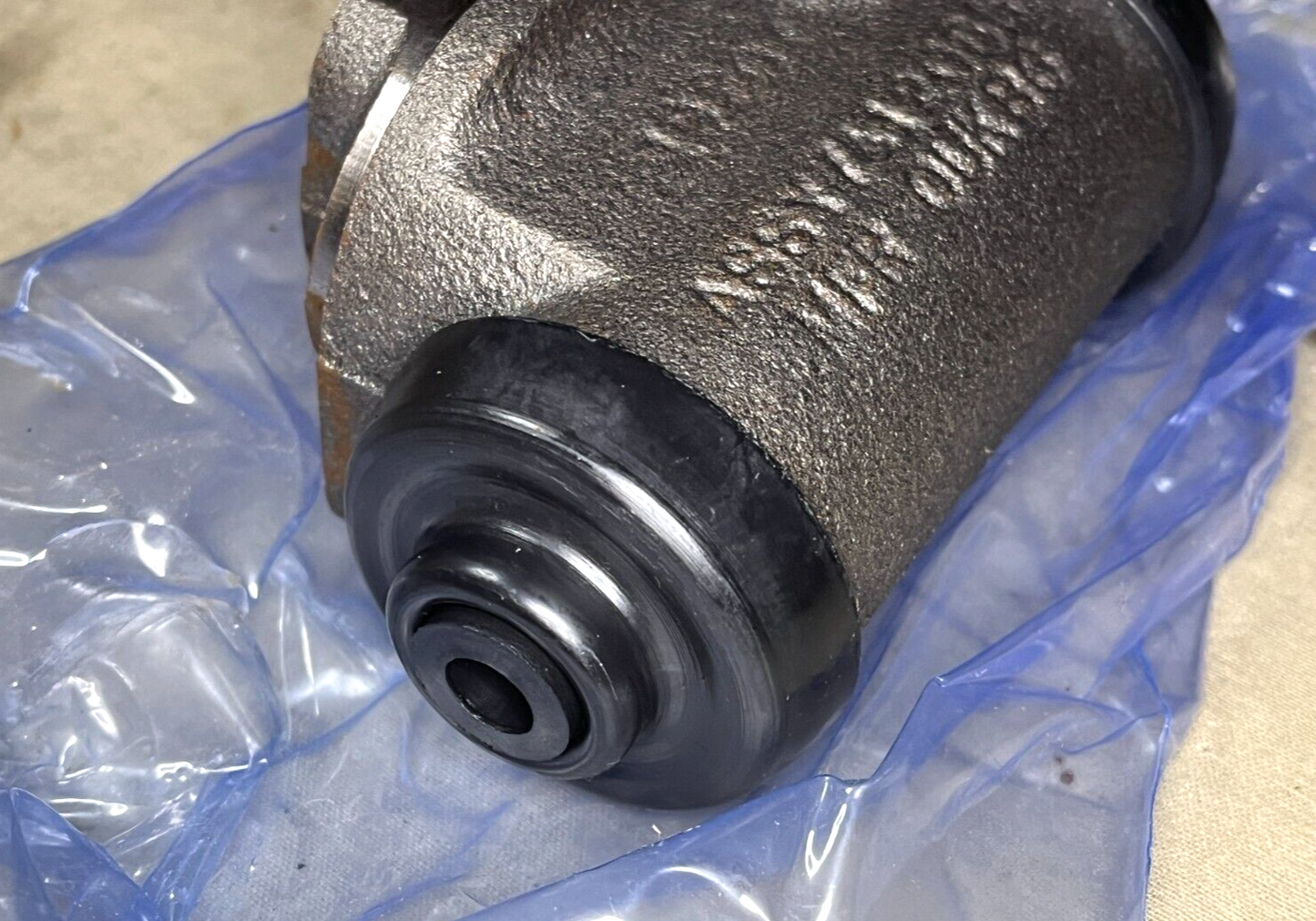 2.5TON M135 M200 SERIES WHEEL HYDRAULIC BRAKE CYLINDER ASSEMBLY 2530-00-741-2065