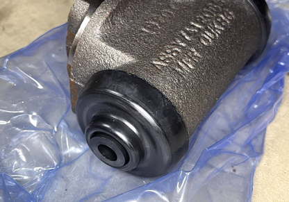 2.5TON M135 M200 SERIES WHEEL HYDRAULIC BRAKE CYLINDER ASSEMBLY 2530-00-741-2065