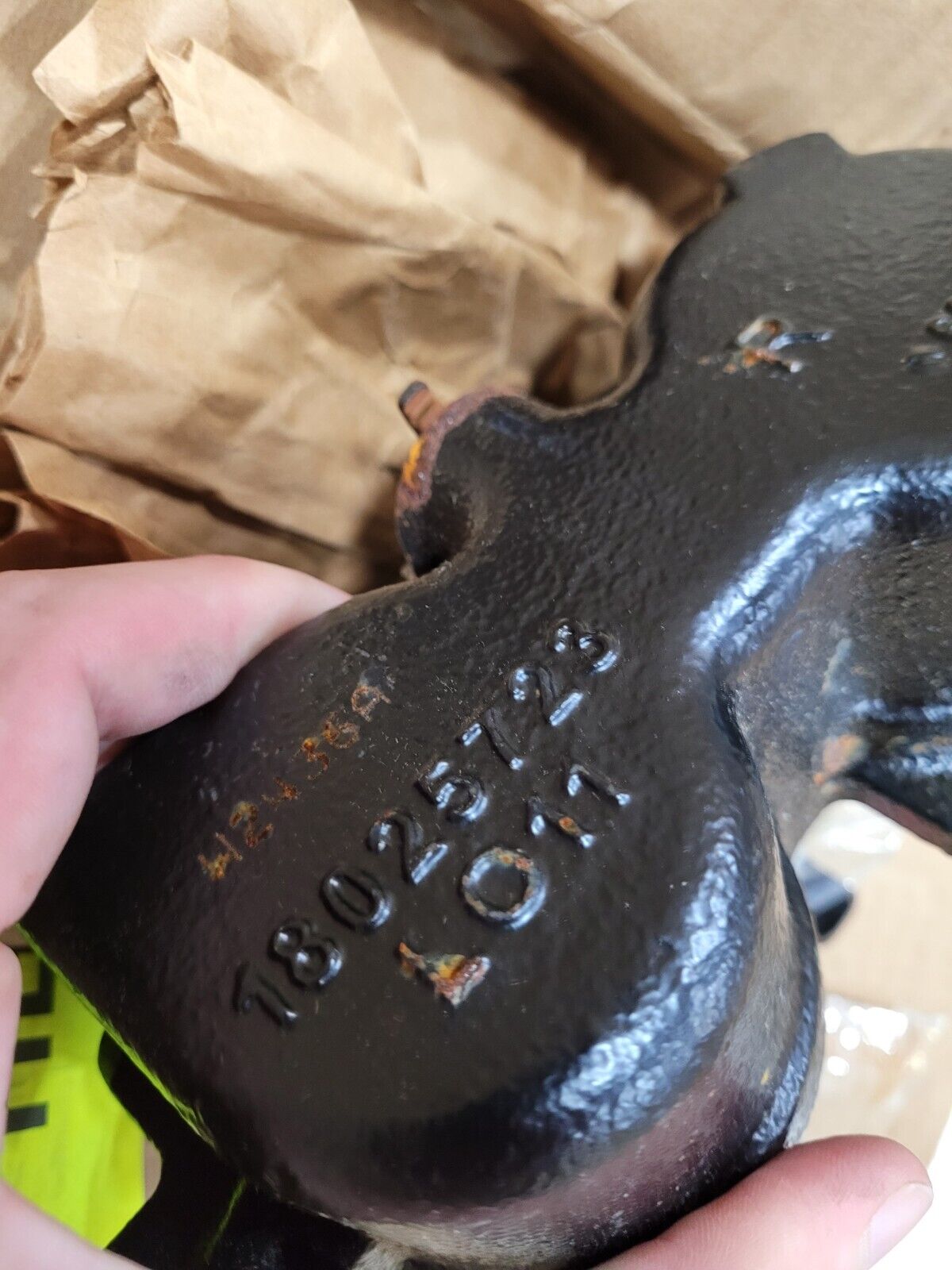 GENUINE ACDELCO 2500 RH FRONT BRAKE CALIPER BRACKET 18025723 1999-10 172-1594