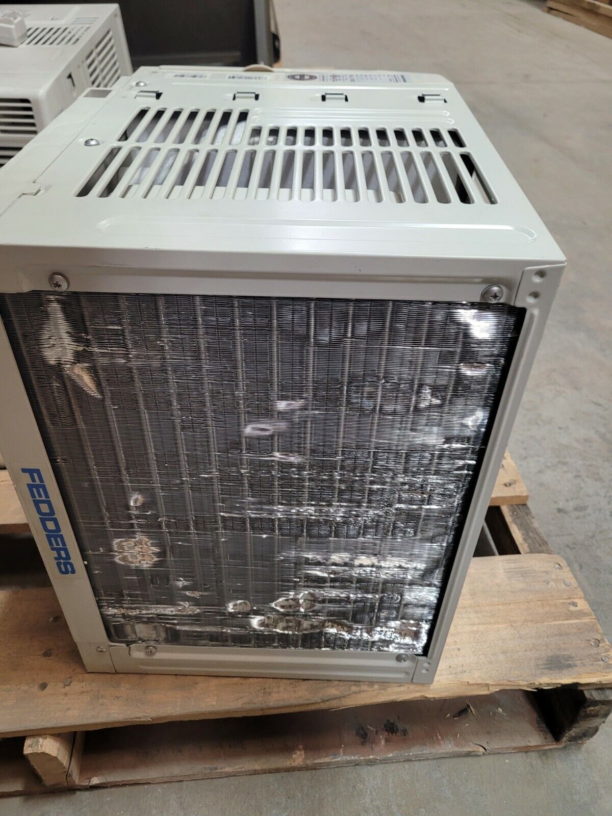 (2) Fedders Thru-Wall/Window — Cooling Capacity: 6000 BTU AZ6R06F2 AC UNIT AIR