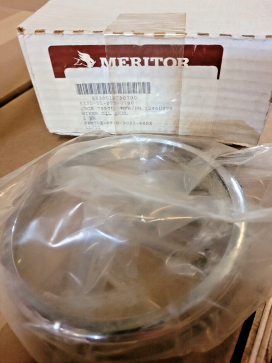 GENUINE M1224 MRAP MERITOR WIPER OIL HUB SEAL PN 12244U879  M915 M916 LET