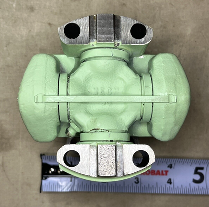 MILITARY AAVR-7A1 GKN ROCKFORD 4-70481 UNIVERSAL JOINT 2587079 520-00-428-0974