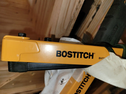 2 NEW Bostitch Heavy-duty Manual Tacker HAMMER Roofing Insulation Carpet Stapler