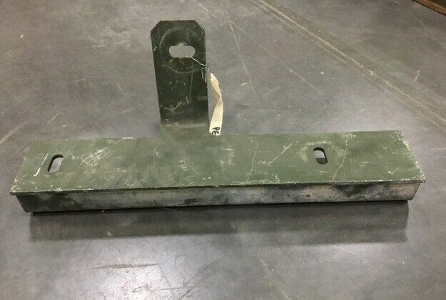 GENUINE MILITARY LIGHT ARMORED VEHICLE,STRYKER 10658560 BRACKET MOUNTING NOS