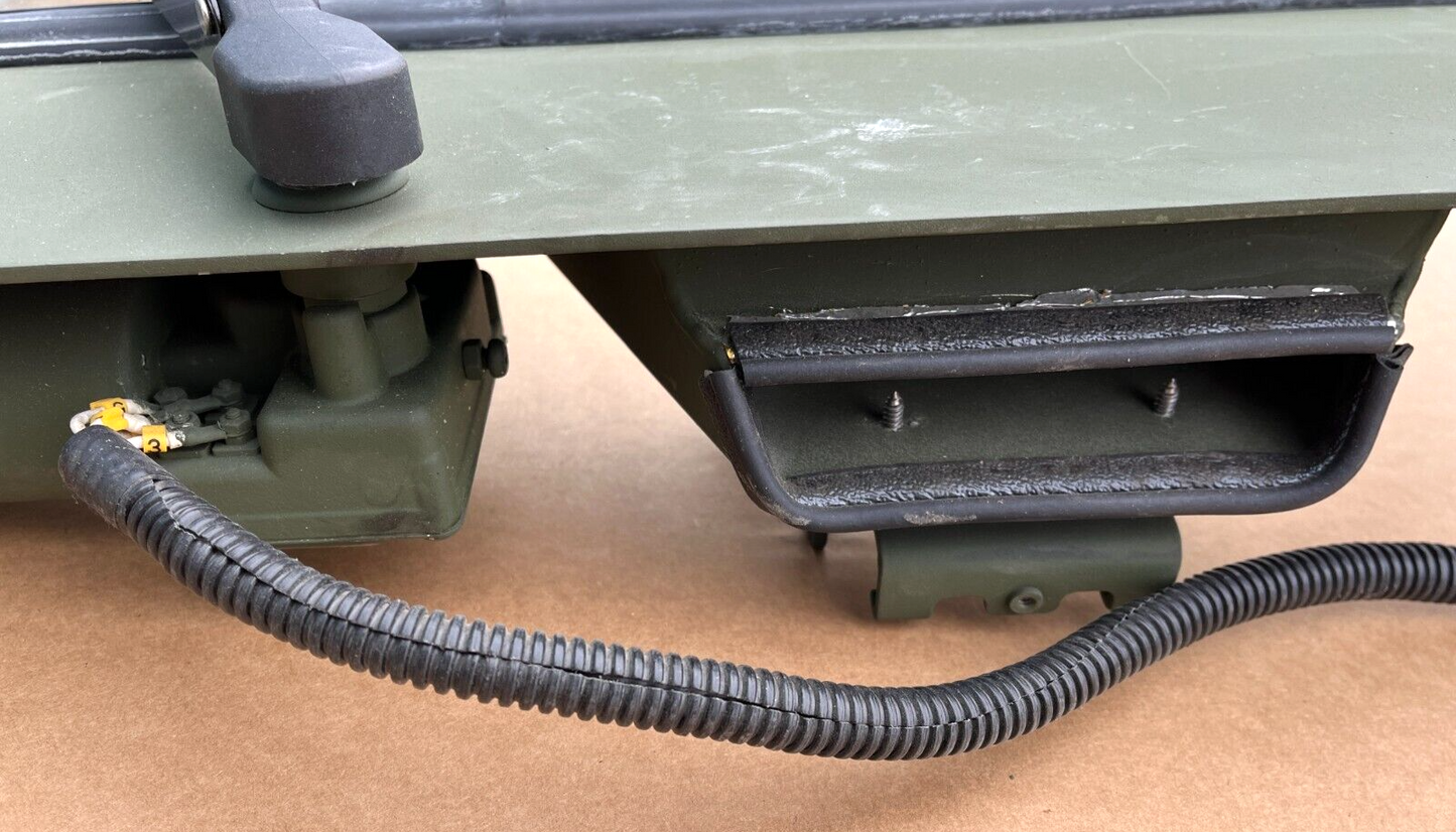 M1161 GROWLER ITV-LSV FRONT WINDSHIELD HALF WITH MOTOR 43016400 2510-01-605-2532