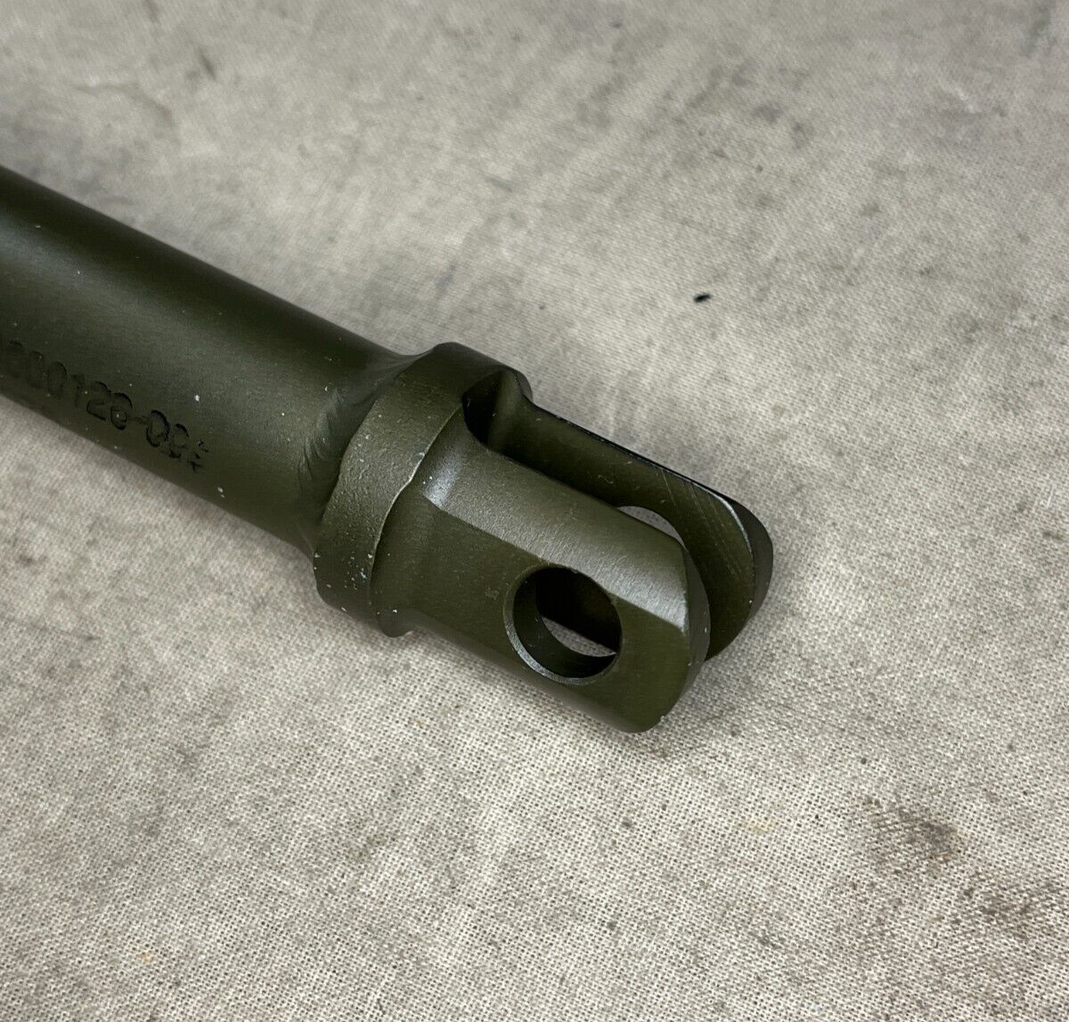 NEW HMMWV BAE SYSTEMS 4660128-002 LATCH PIVOT ROD RIGHT 1001624 2540-01-580-3941