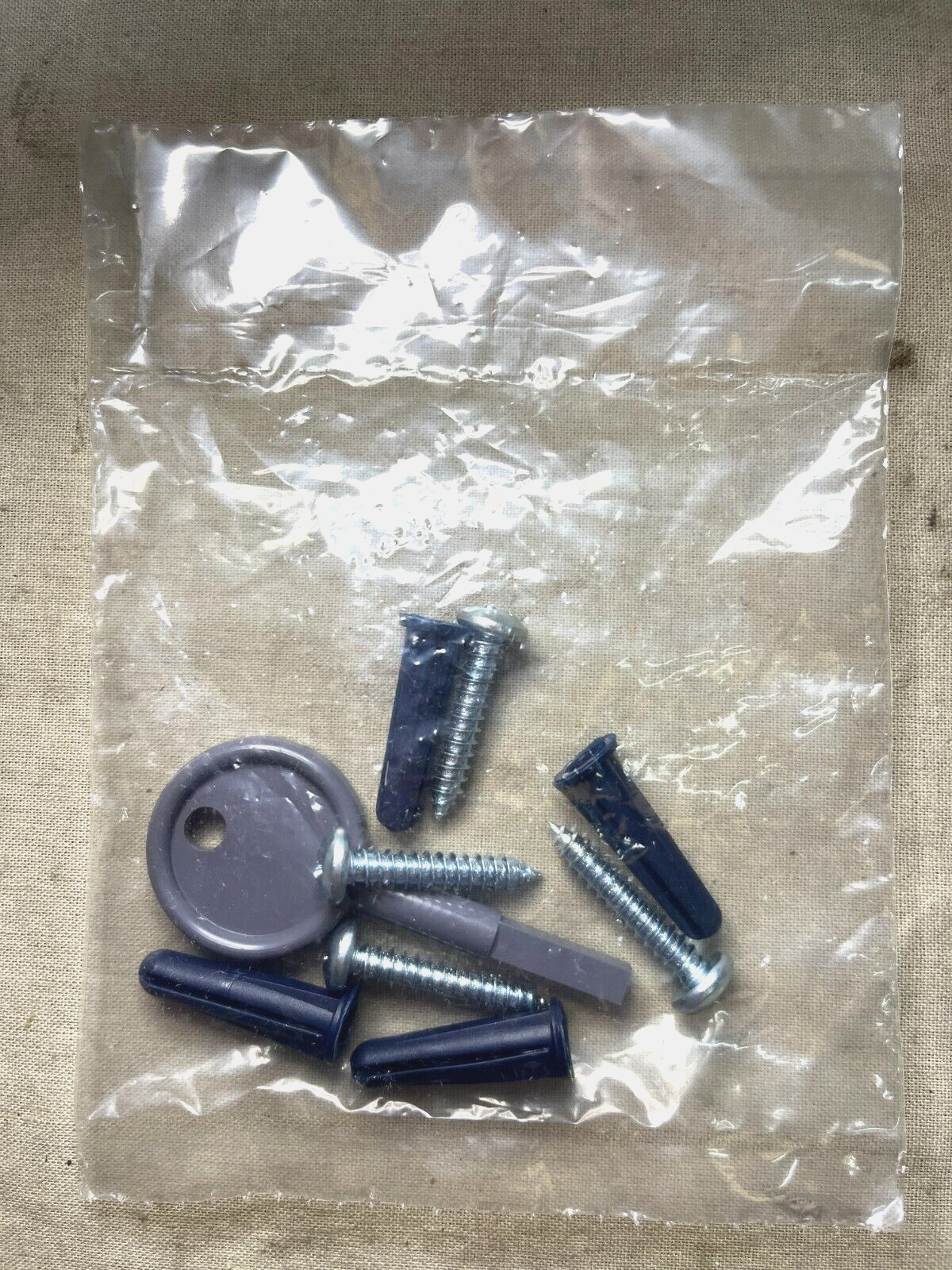 KIMBERLY-CLARK UNIVERSAL HARD ROLL TOWEL DISPENSER WITH HARDWARE (MODEL 09746)