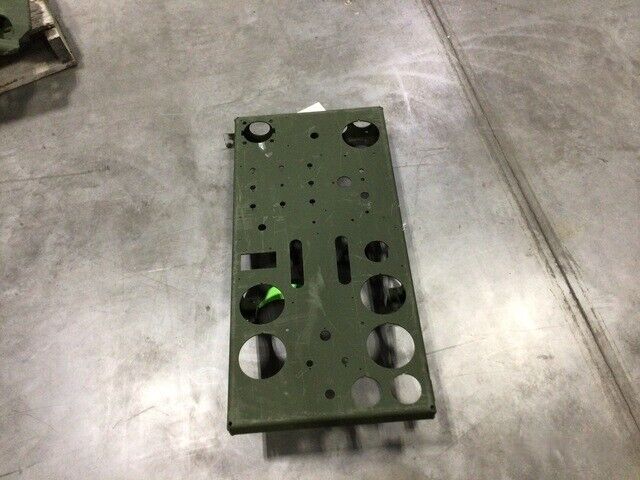 FIRE FIGHTING TRUCK OSHKOSH 4183775 MOUNTING BRACKET PANEL 5342-01-656-0843