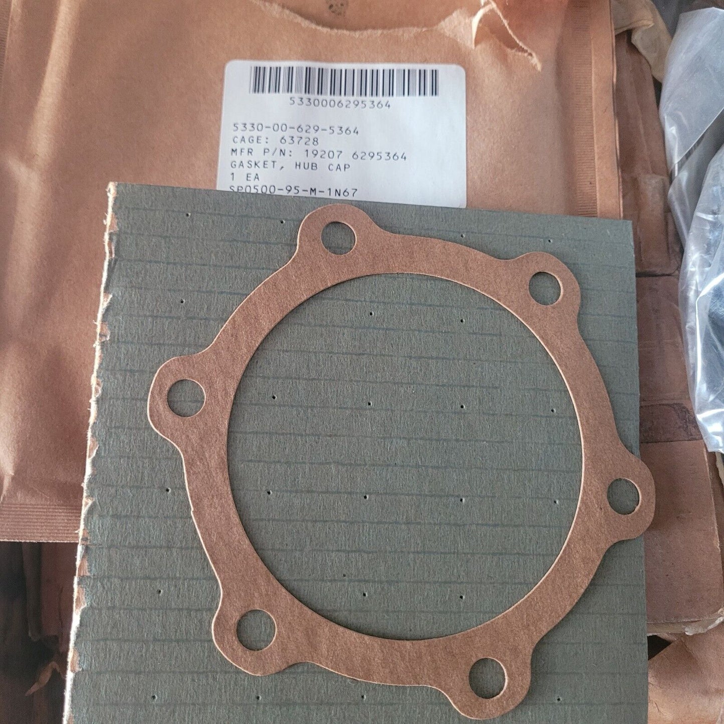 M88 RECOVERY VEHICLE, M1150 GASKET, HUB CAP 6295364 I1075 5330-00-629-5364