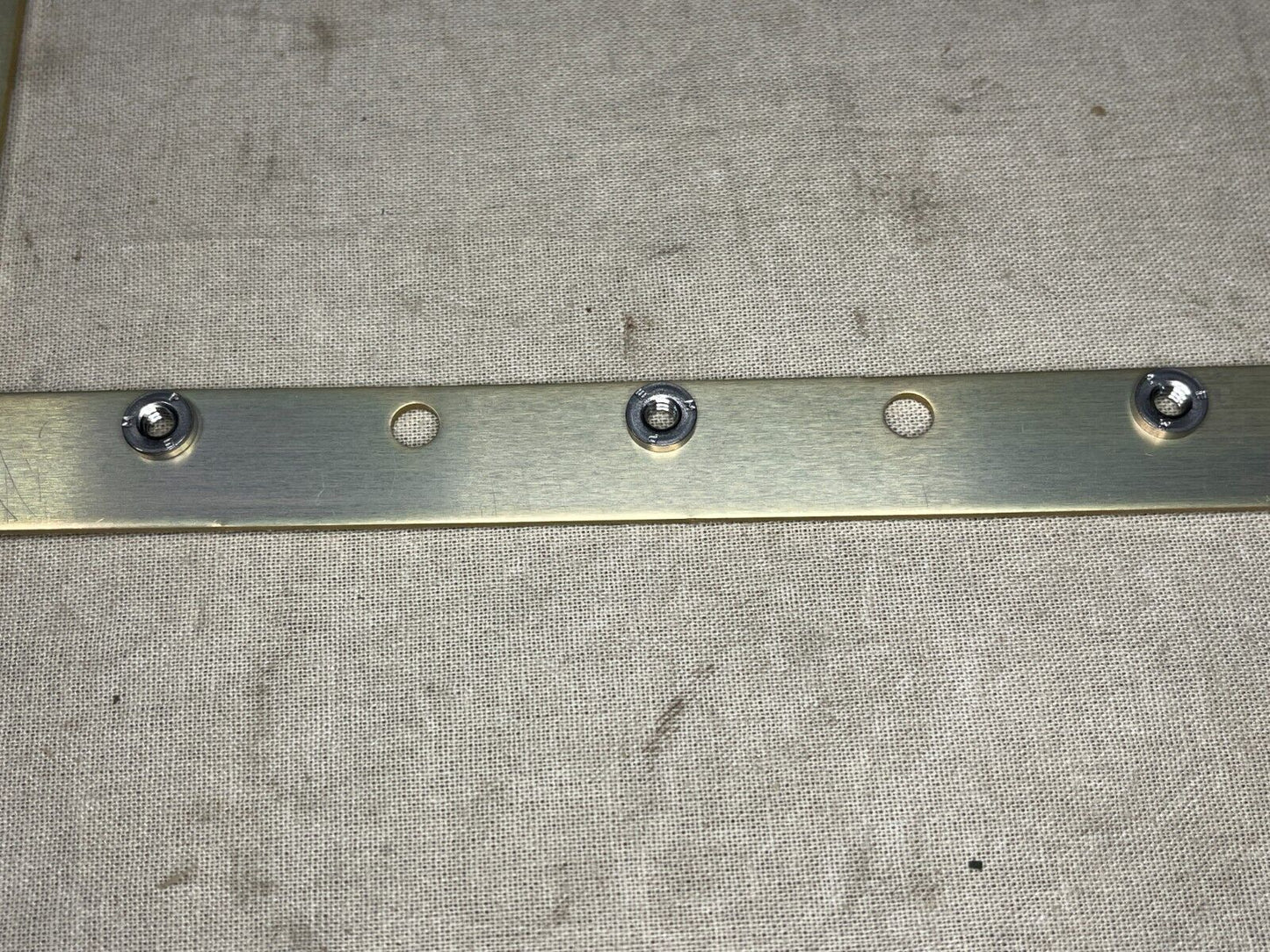 PIVOTAL POWER 717-646B EXHAUST LOUVER RETAINER EXHAUST SCREEN 5310-20-001-5936