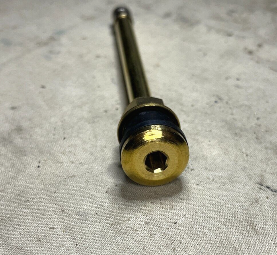 M-915 M970 TR573 4-3/8" PNEUMATIC TIRE VALVE VS900-573R TV-573 2640-00-555-2824