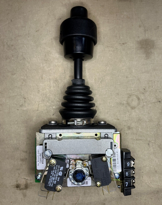 NEW OEM CONTROLS MS4M7114 2A8-06952 277VAC LEVER SWITCH 5930-01-424-4131