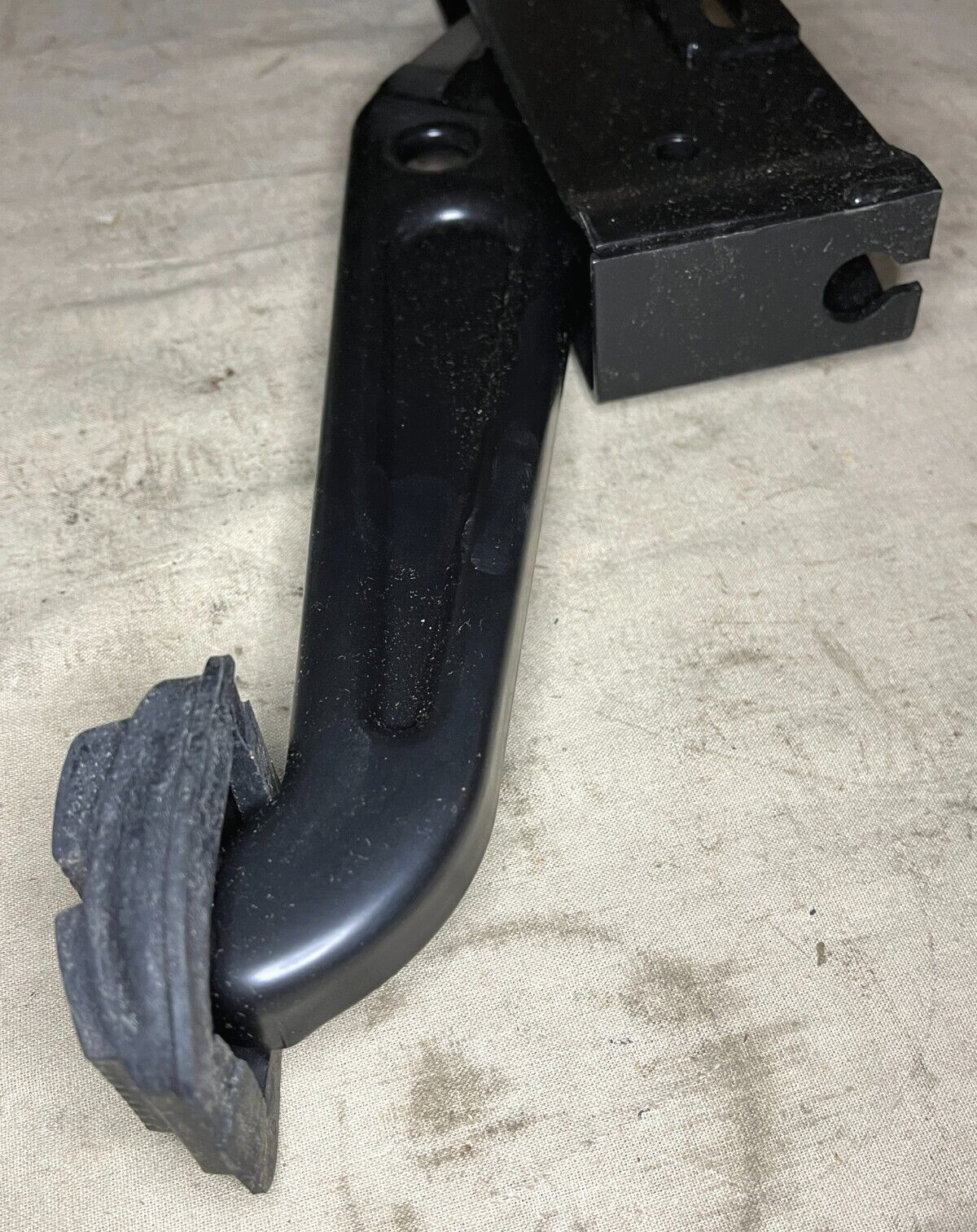 M1117 ARMORED SECURITY VEHICLE 07003000 CONTROL PEDAL 216628 2540-01-478-2146