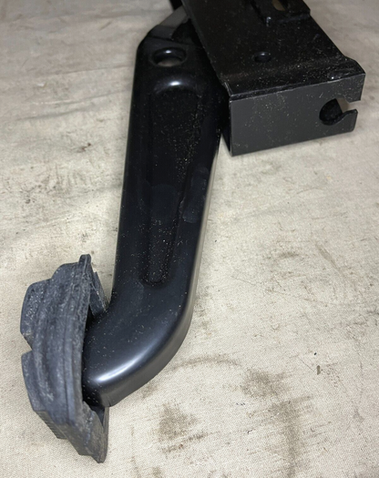 M1117 ARMORED SECURITY VEHICLE 07003000 CONTROL PEDAL 216628 2540-01-478-2146