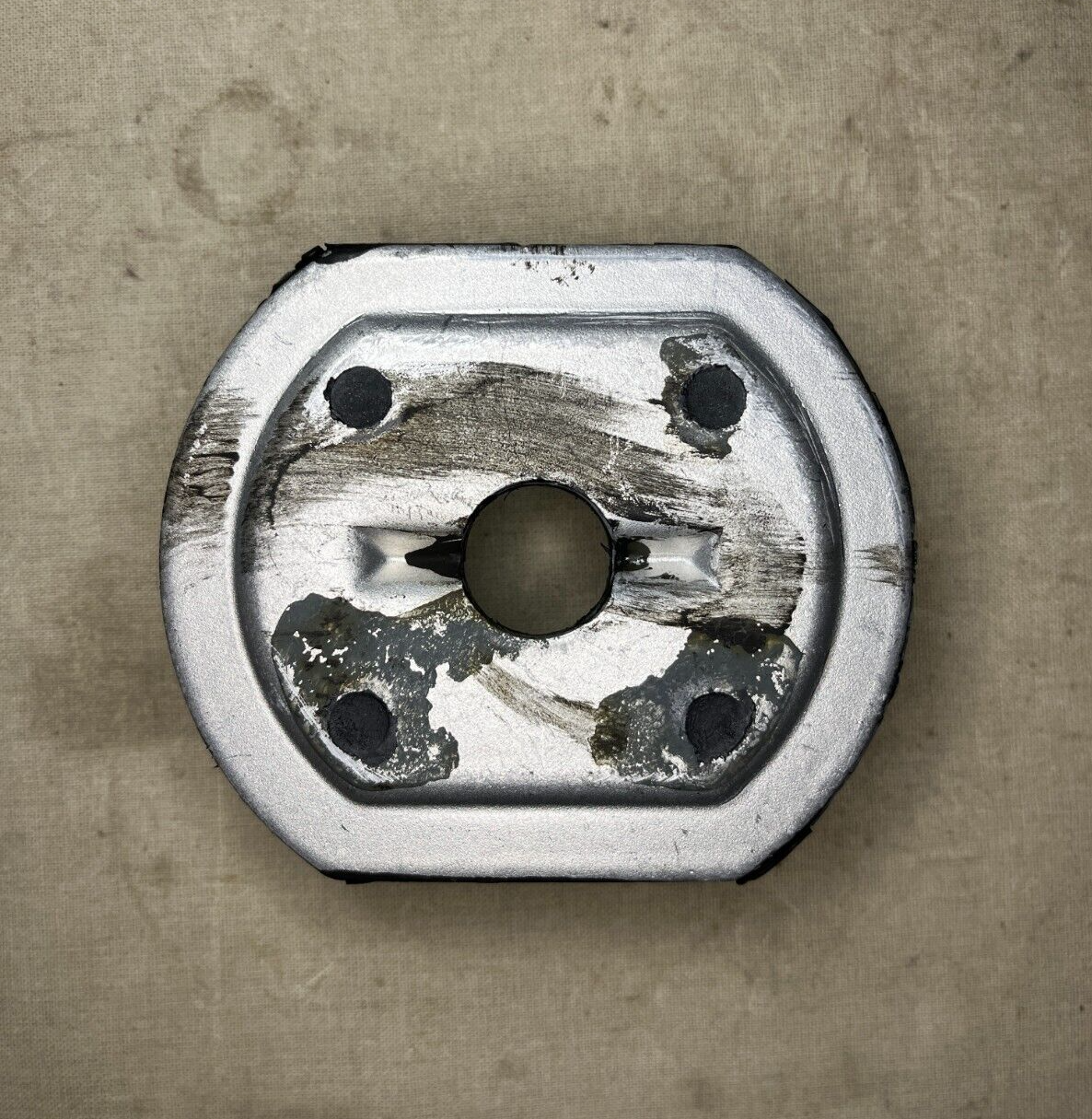 HMMWV BODY MOUNT AM GENERAL HUMVEE M998 HUMMER H1 12339247-1 12339247