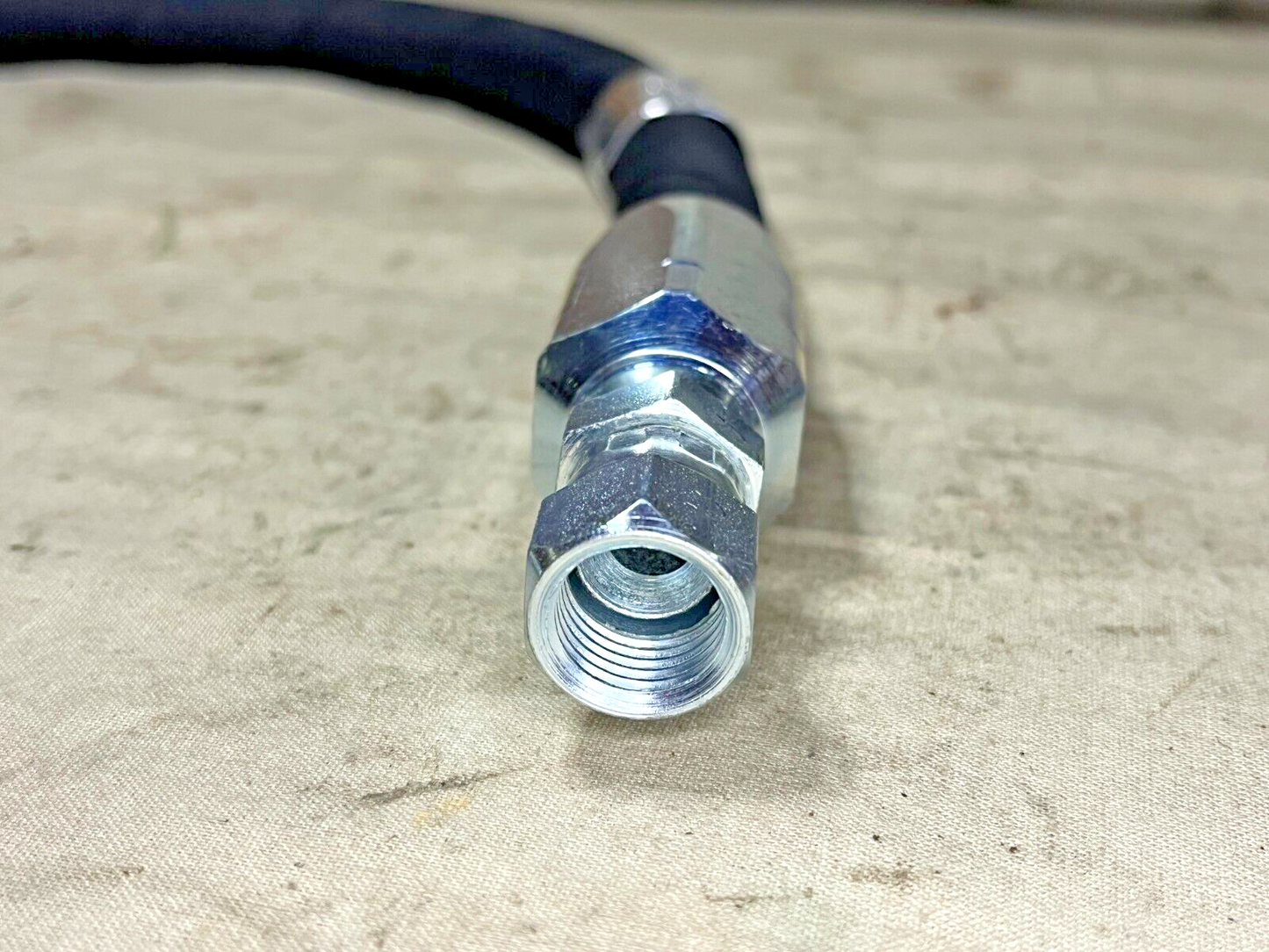 ASSAULT AMPHIBIOUS VEHICLE 6227633-1 NONMETALLIC HOSE ASSEMBLY 4720-01-067-9715