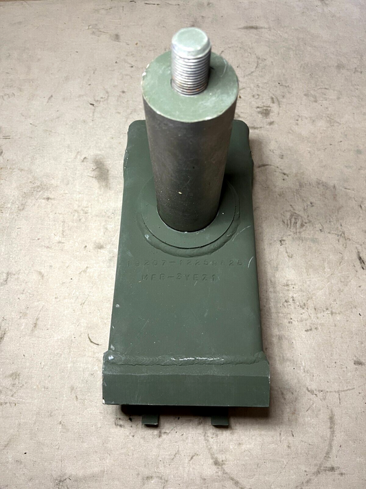 M332 1 1/2-TON, 2-WHEEL TRAILER 12259828 8331539 WHEEL SPINDLE 2530-00-693-0736
