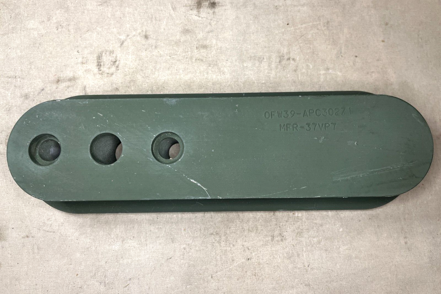 FMTV BAE SYSTEM APC30271 SPECIAL SHAPED SPACER LATCH HANDLE 5365-01-570-4263 NOS