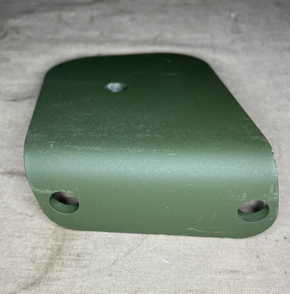 MTVR-2MK23 TRUCK OSHKOSH 3302024 LIGHT BRACKET MOUNTING PLATE 6220-01-504-6494