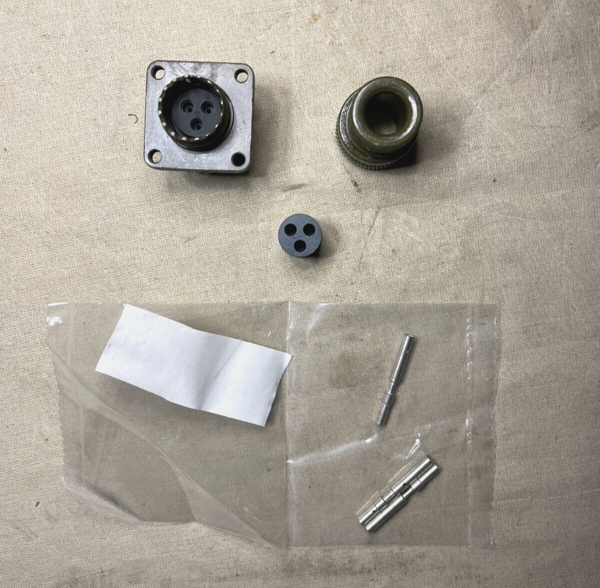 LAV ANTI TANK CA3100E14S-7S-B-02 14V ELECTRICAL PLUG CONNECTOR 5935-01-163-4953