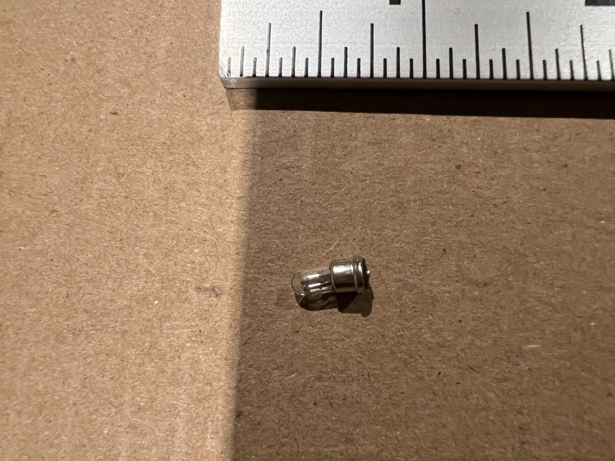 Lamp CM8-1098 NSN 6240-00-176-5648