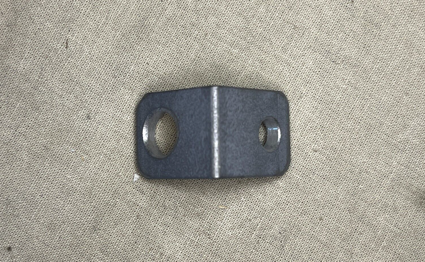 BRACKET ANGLE HEAVY DUTY 1330-1602-10 5340-01-668-9718 NOS