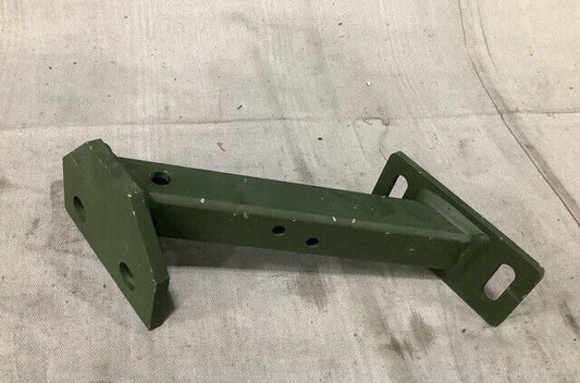 LVSR MKR18 8.2'' PLAIN MOUNTING BRACKET RH 3767271 3694686 5340-01-566-0264