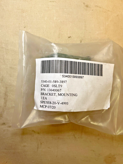 BRADLEY FIGHTING VEHICLE 13640067 HOLD DOWN BRACKET ASSEMBLY 5340-01-589-3897