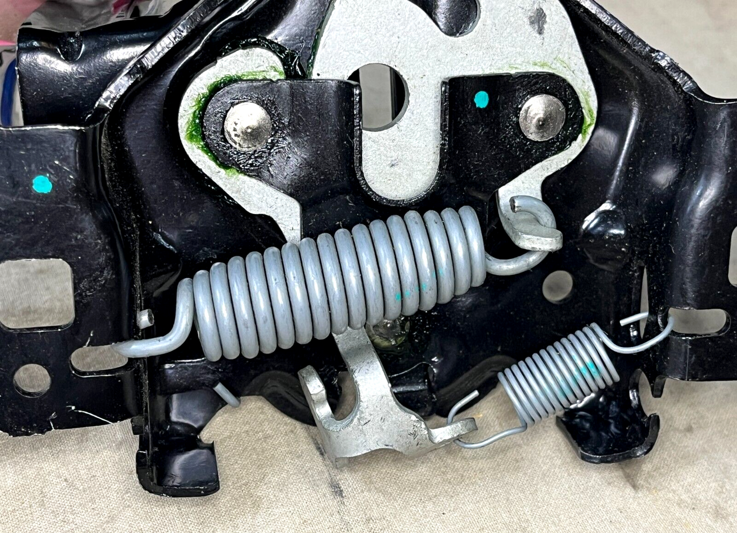 HOOD LATCH ASSEMBLY SUPER DUTY FORD MOTOR 768085 4C3Z-16700-AA NOS