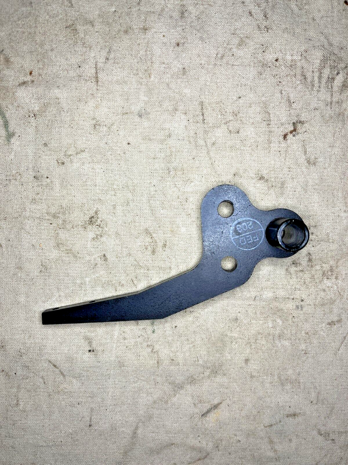 MRAP-M-ATV 0312105968 BLDA OPENING DOOR HANDLE WELDING 26KP371 2540-01-582-4989