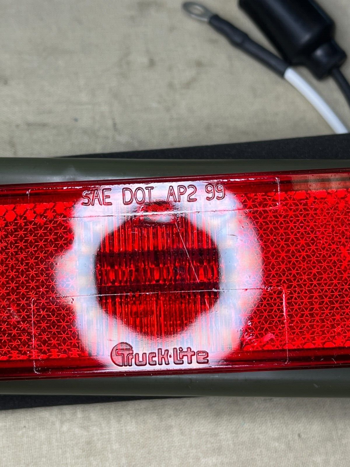 FMTV MRAP TRUCK-LITE 18085R CLEARANCE MARKER RED LED LIGHT 7105 6220-01-516-0454