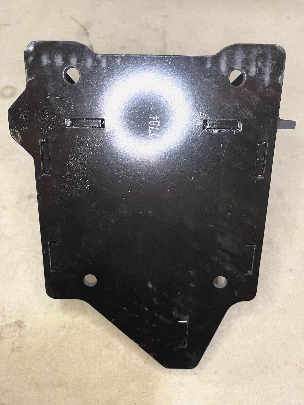 FIRE FIGHTING TRUCK OSHKOSH 4079076 4267783 MOUNTING BRACKET 5340-01-644-8620