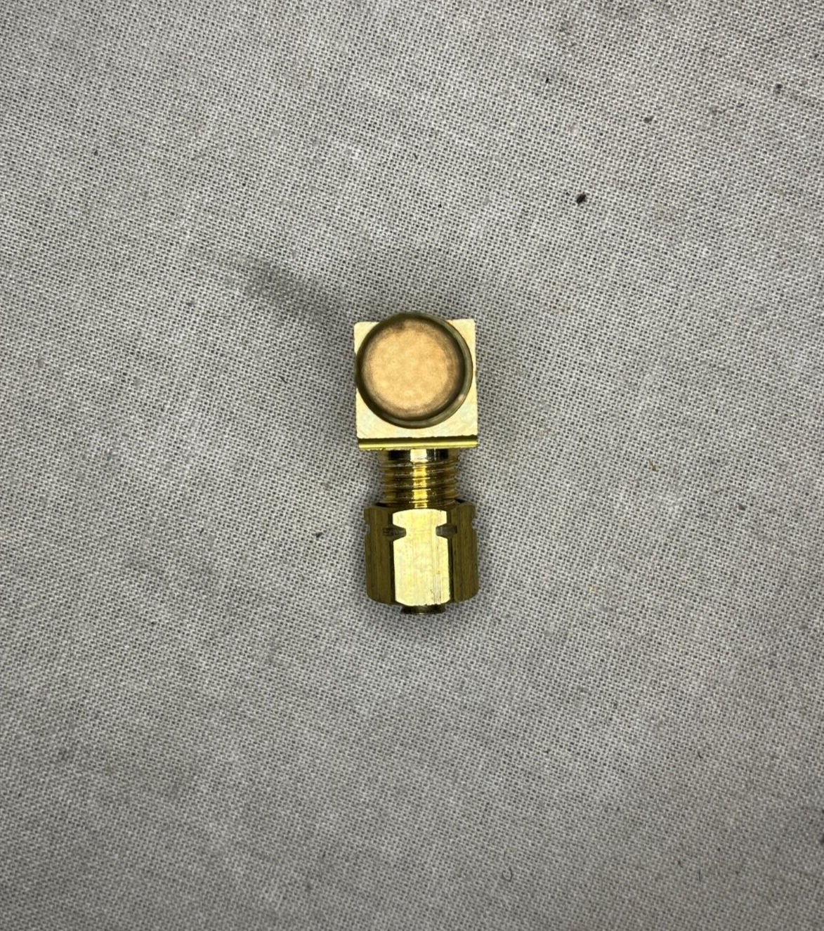 (1) MTVR OSHKOSH 4HA885 PIPE TO TUBE ELBOW 5/16"-24 FITS MILITARY MK23 TRUCK