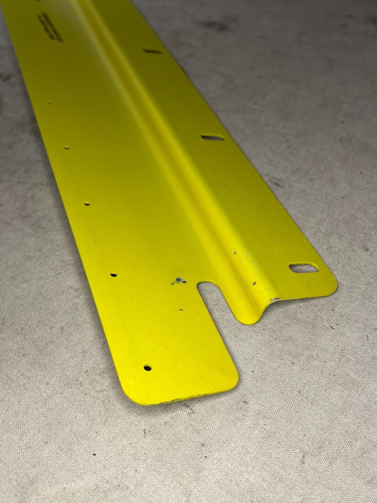 HELICOPTER HH-60 70216-02408-101 WIND STRIP RETAINERS 1560-01-155-6604