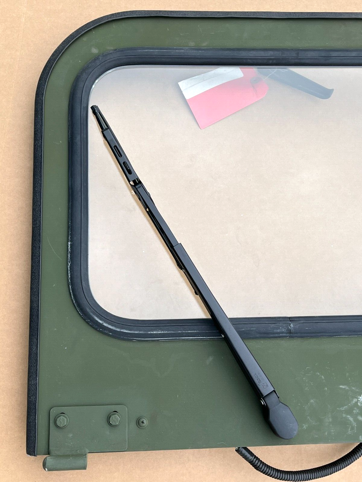 M1161 GROWLER ITV-LSV FRONT WINDSHIELD HALF WITH MOTOR 43016400 2510-01-605-2532