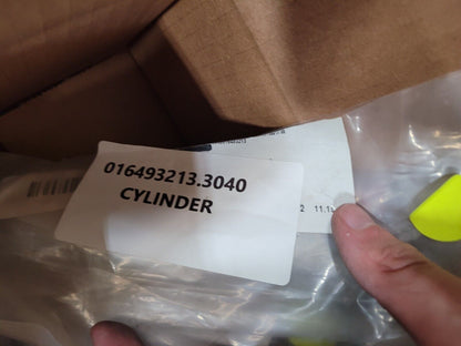 FIRE FIGHTING TRUCK CYLINDER ASSEMBLY AIR 1.25X5.00 PVT M16698 3040-01-649-3213