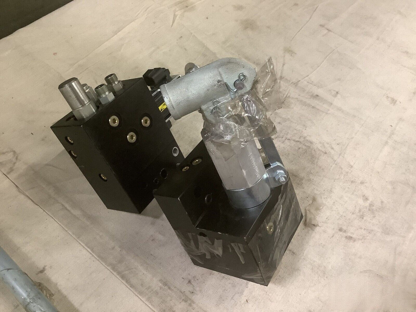 MAXX PRO MRAP NAVISTAR 13230C92L HPU MANIFOLD ASSEMBLY IC-4548 2540-01-567-7411