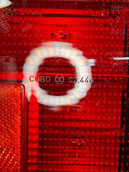 GENUINE VOLVO OEM HEAVY DUTY VEHICULAR TAIL LIGHT LH VERTICAL 12727445