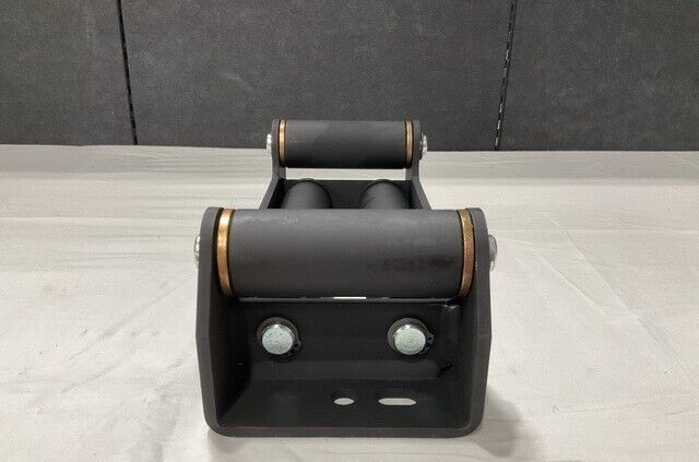 MRAP MAXXPRO NAVISTAR 2596779C1 WINCH ROLLERS BRACKET ASSEMBLY 2590-01-566-6461