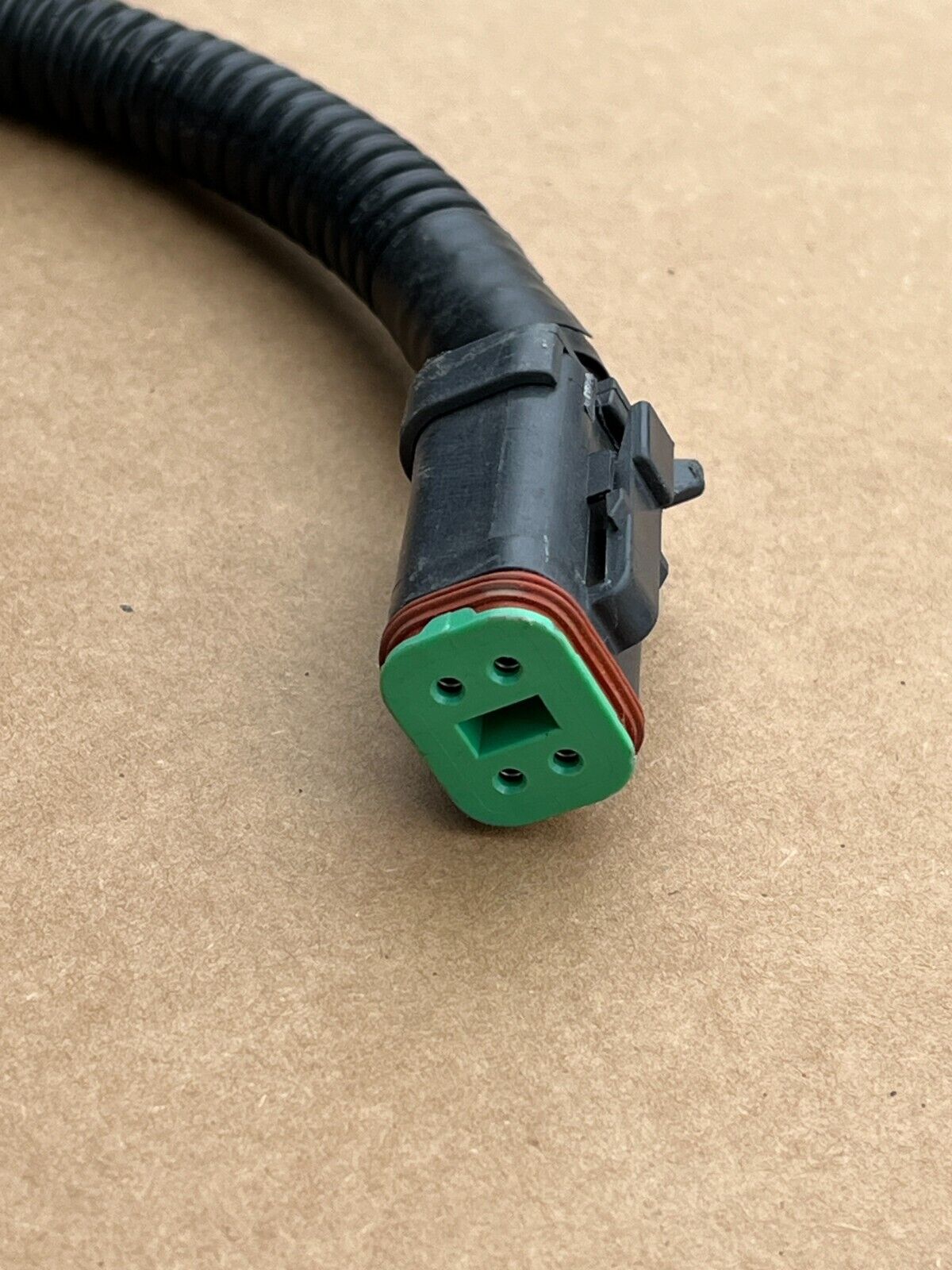 M1161 GROWLER ITV-LSV FRONT WINDSHIELD HALF WITH MOTOR 43016400 2510-01-605-2532