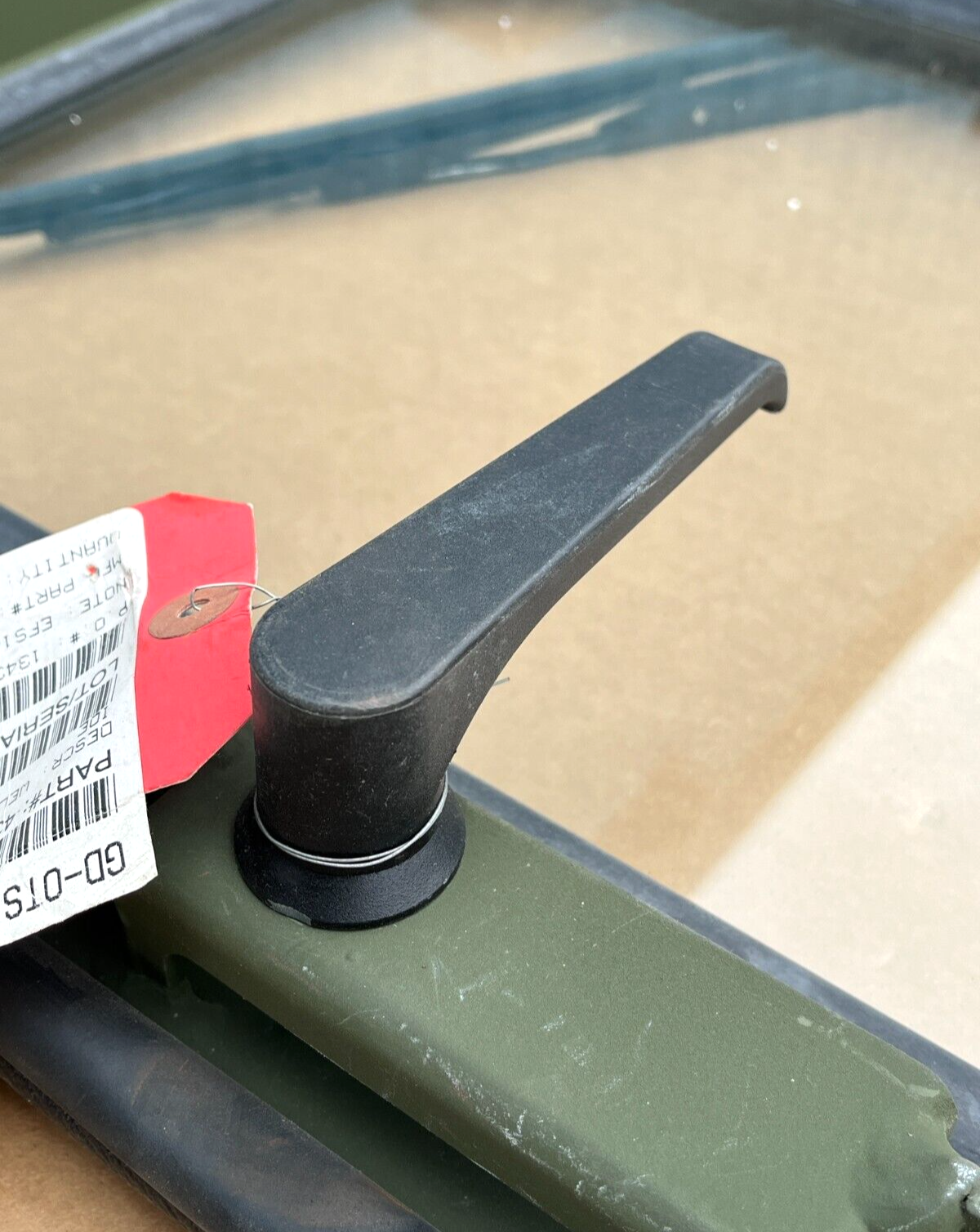 M1161 GROWLER ITV-LSV FRONT WINDSHIELD HALF WITH MOTOR 43016400 2510-01-605-2532