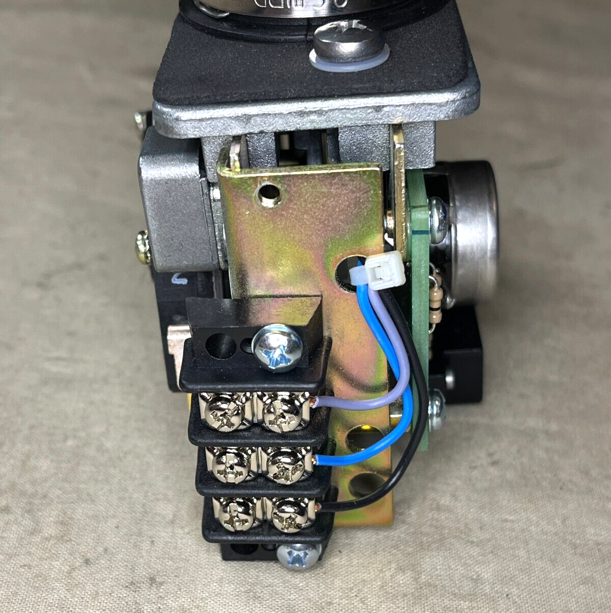 NEW OEM CONTROLS MS4M7114 2A8-06952 277VAC LEVER SWITCH 5930-01-424-4131